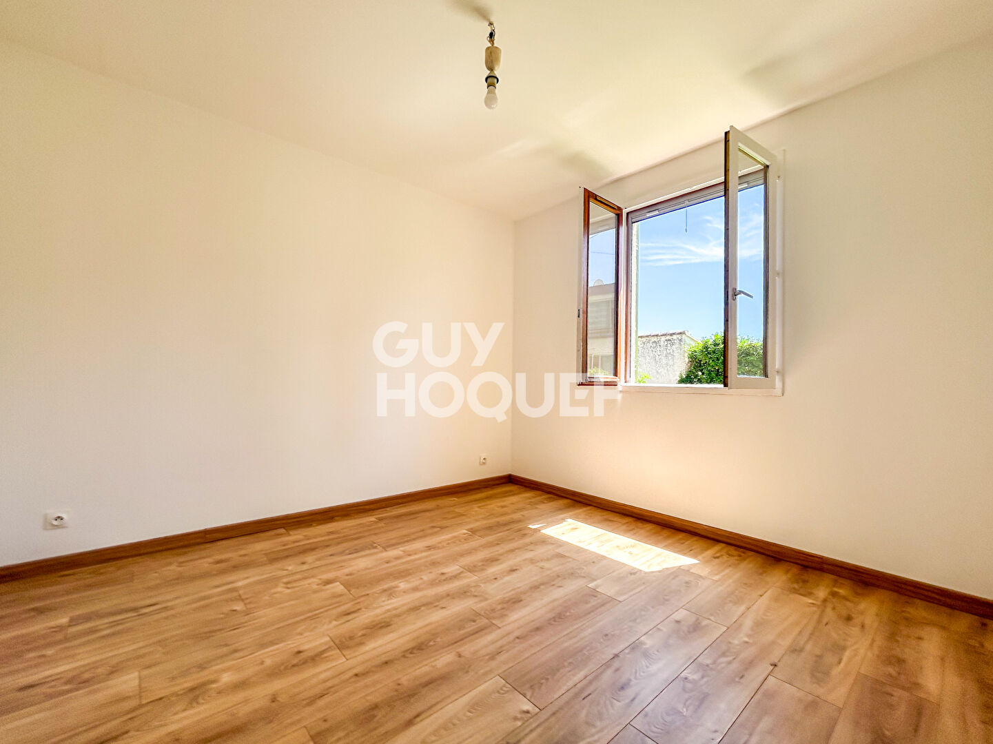 Maison plain pied L Isle Sur La Sorgue avec garage et terrain 870m²