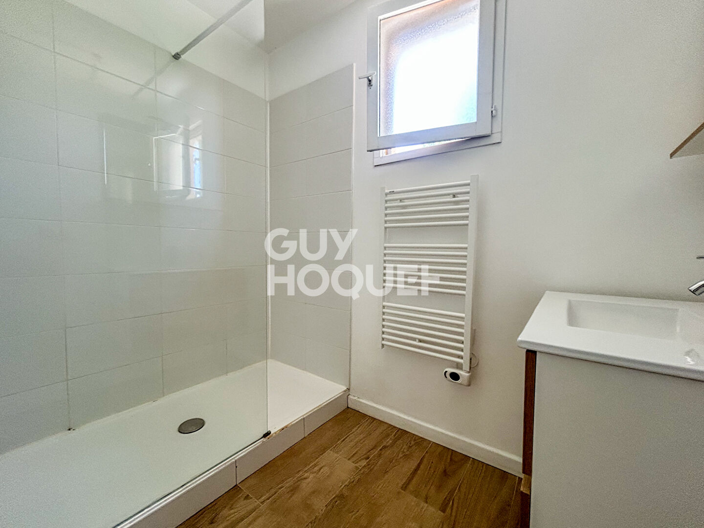 Maison plain pied L Isle Sur La Sorgue avec garage et terrain 870m²
