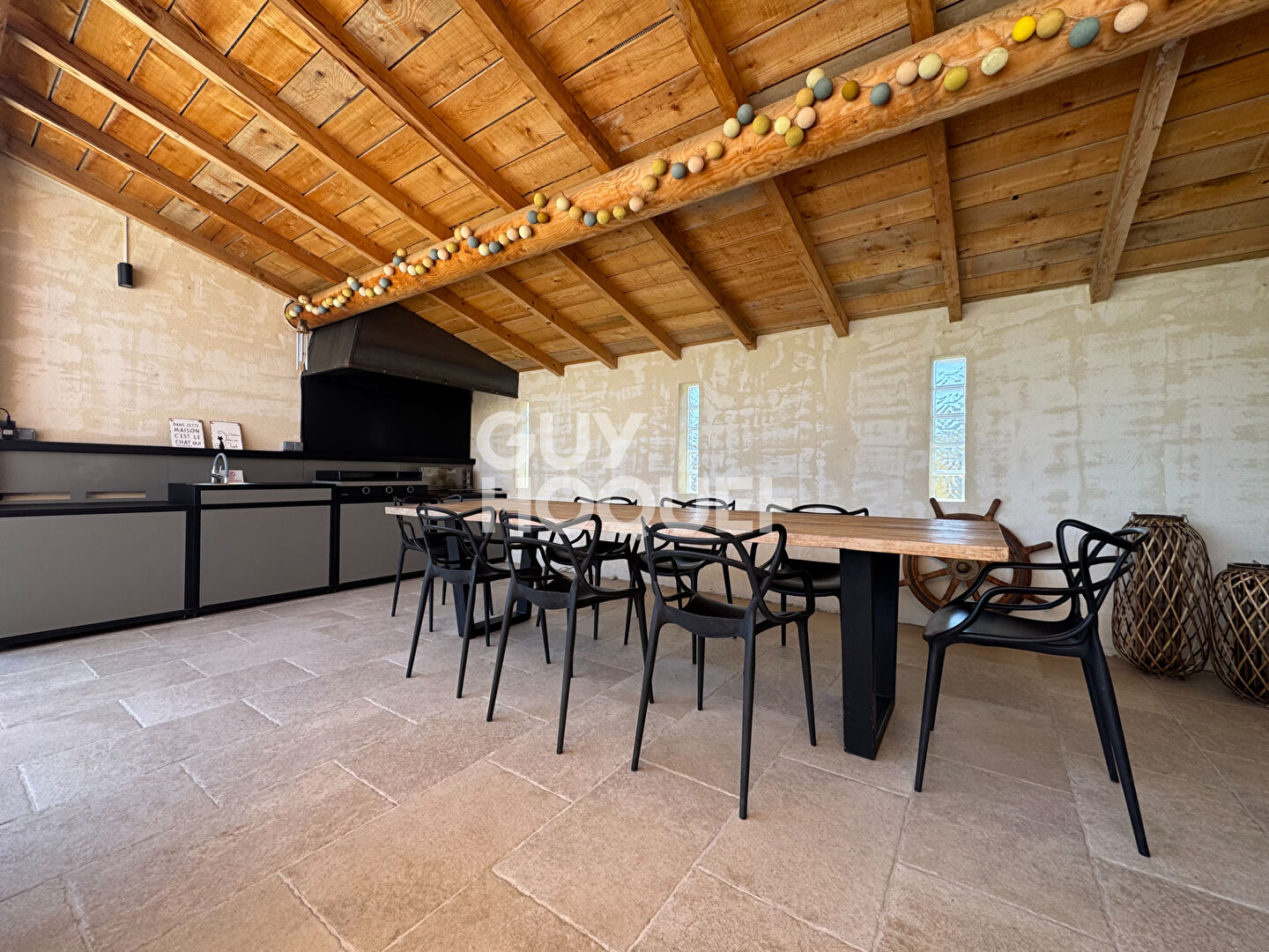Maison CONTEMPORAINE 4 pièces à L'Isle-sur-la-Sorgue piscine à débordement