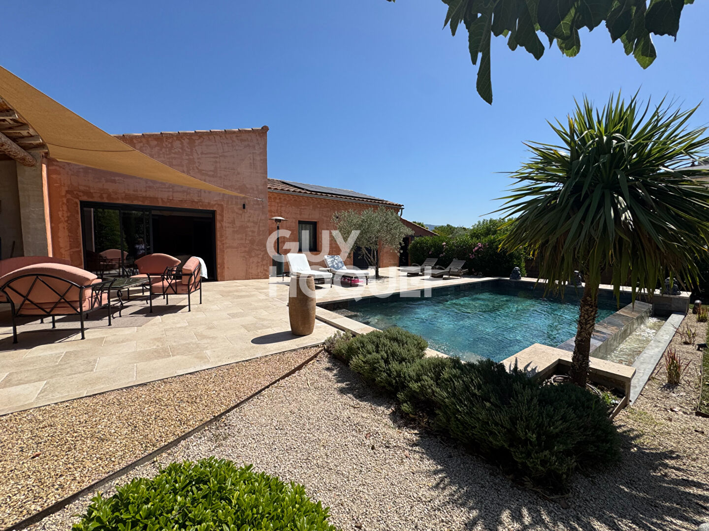 Maison CONTEMPORAINE 4 pièces à L'Isle-sur-la-Sorgue piscine à débordement