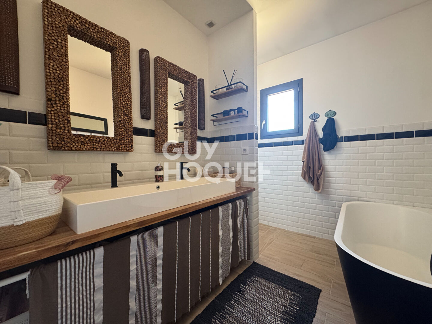 Maison CONTEMPORAINE 4 pièces à L'Isle-sur-la-Sorgue piscine à débordement