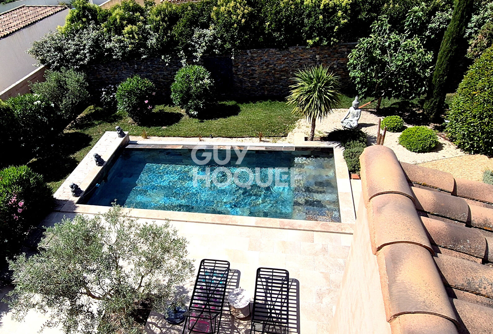 Maison CONTEMPORAINE 4 pièces à L'Isle-sur-la-Sorgue piscine à débordement