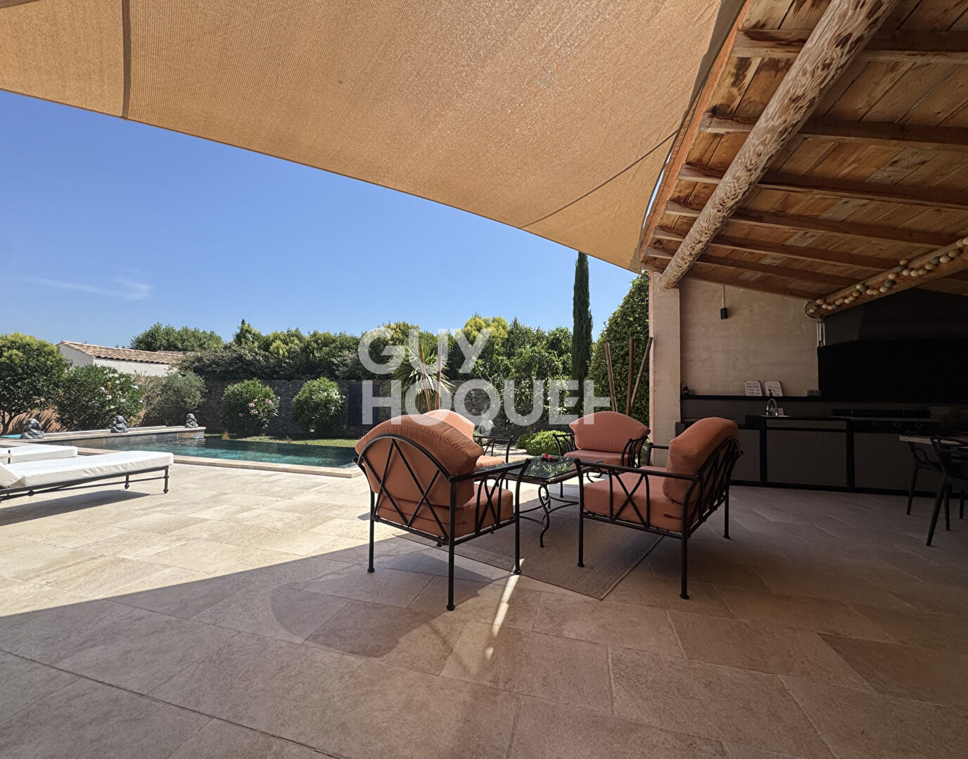 Maison CONTEMPORAINE 4 pièces à L'Isle-sur-la-Sorgue piscine à débordement