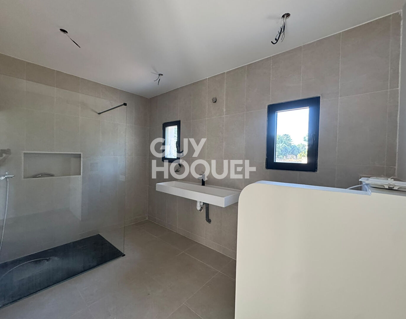 Villa de 180m² avec appartement type 2 sur parcelle de 2200m²