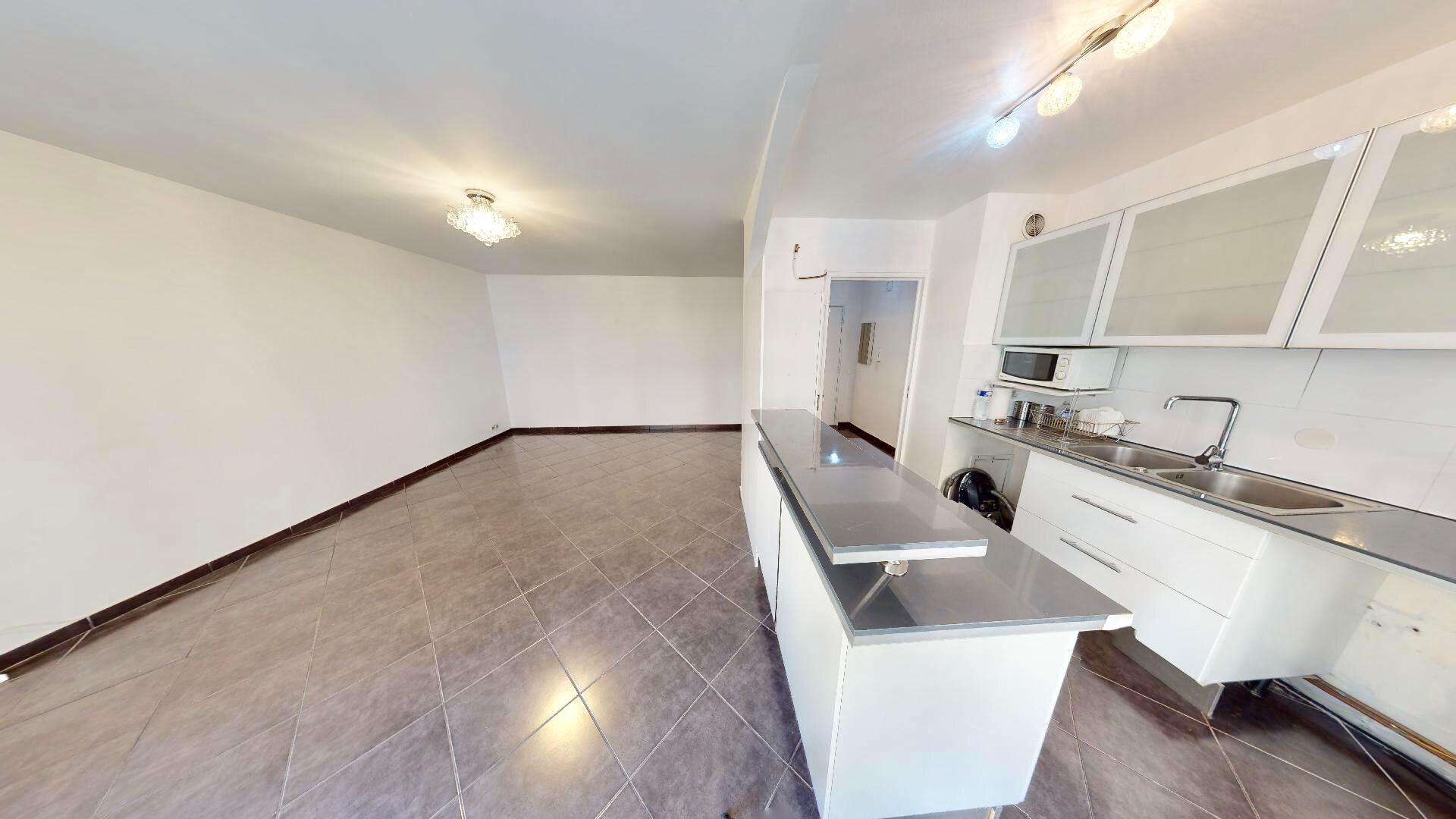 Appartement 2 pièce(s) 52m2 avec balcon Métro 8 Liberté