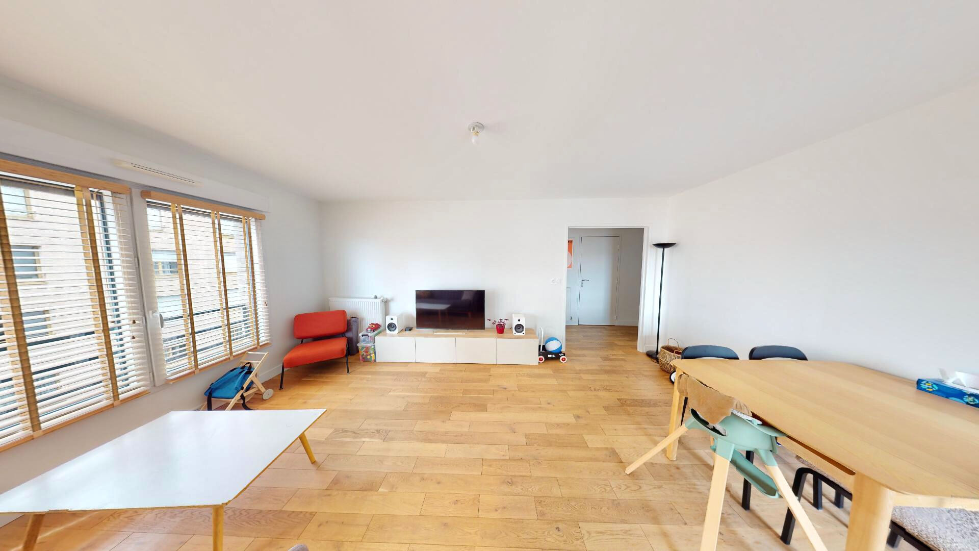 Spacieux appartement 4 pièces Non Meublé - 76 m² avec balcon et parking à Ivry-sur-Seine