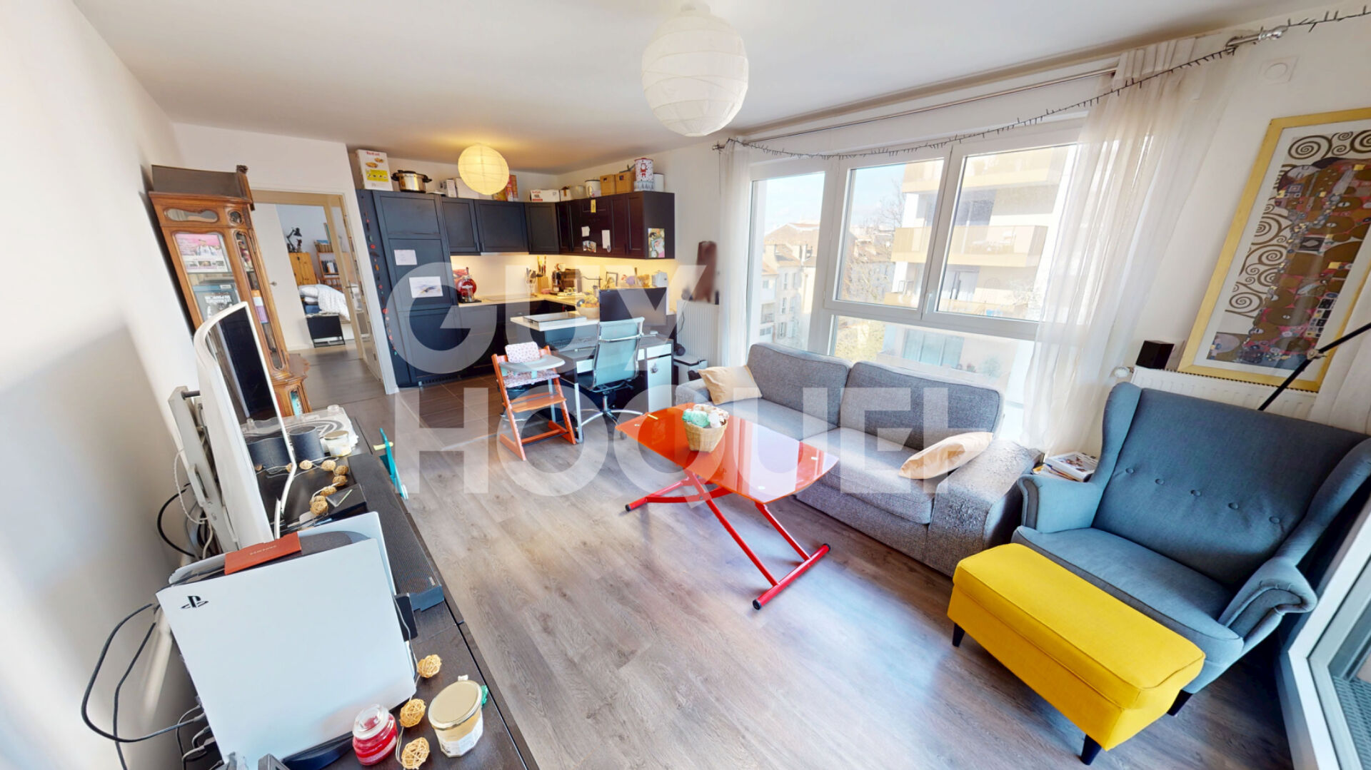 Appartement contemporain avec balcon dans une résidence récente de standing à Ivry-sur-Seine