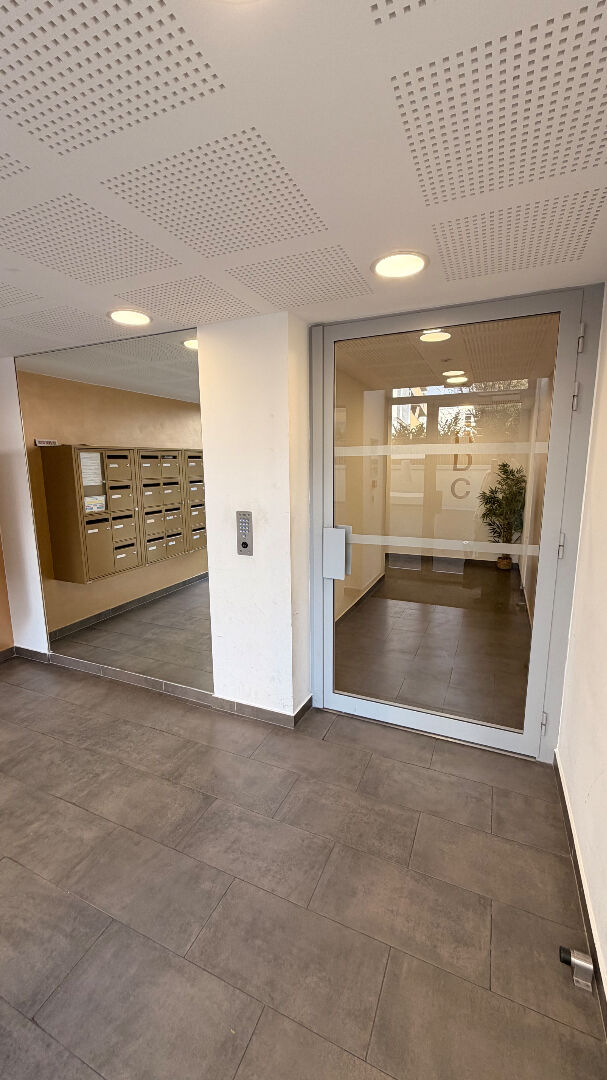 Appartement contemporain avec balcon dans une résidence récente de standing à Ivry-sur-Seine