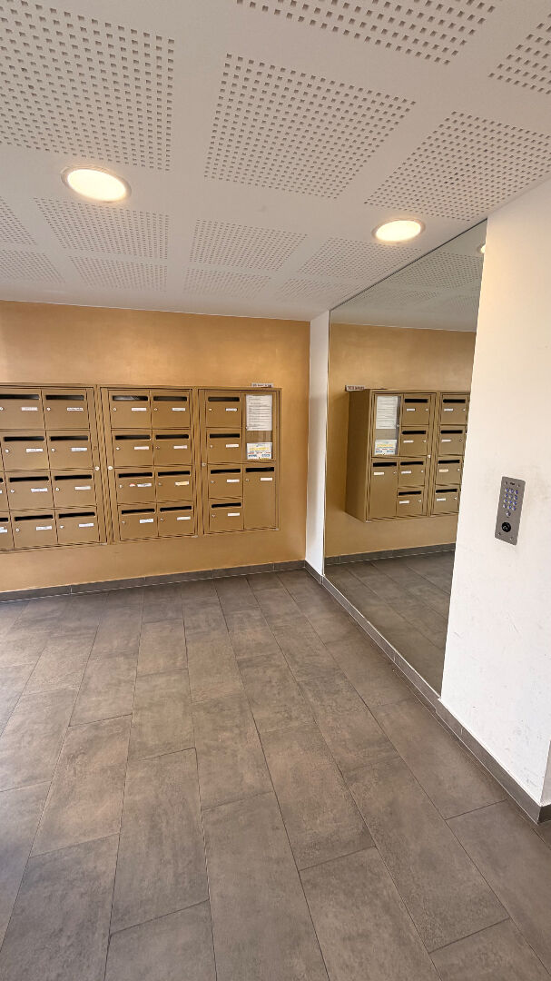 Appartement contemporain avec balcon dans une résidence récente de standing à Ivry-sur-Seine