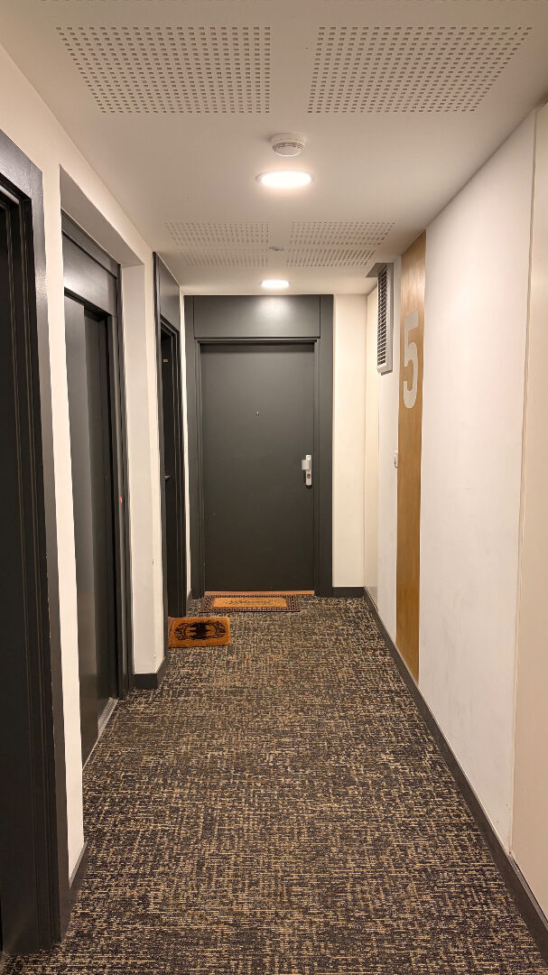 Appartement contemporain avec balcon dans une résidence récente de standing à Ivry-sur-Seine