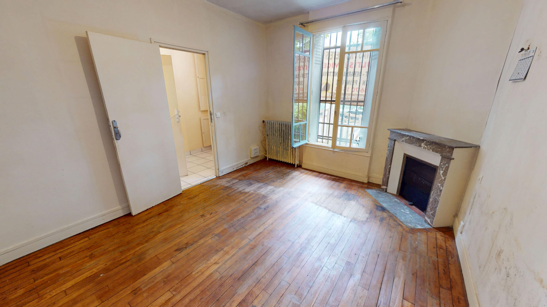 Maison de ville à rafraîchir avec box et espace extérieur