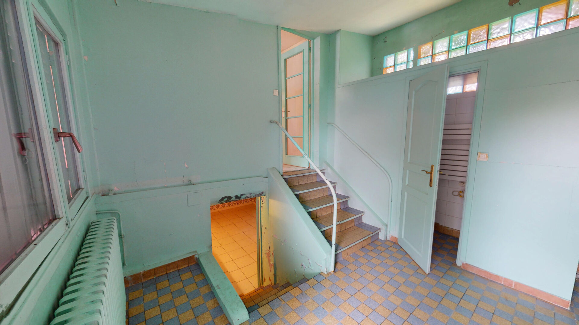 Maison de ville à rafraîchir avec box et espace extérieur