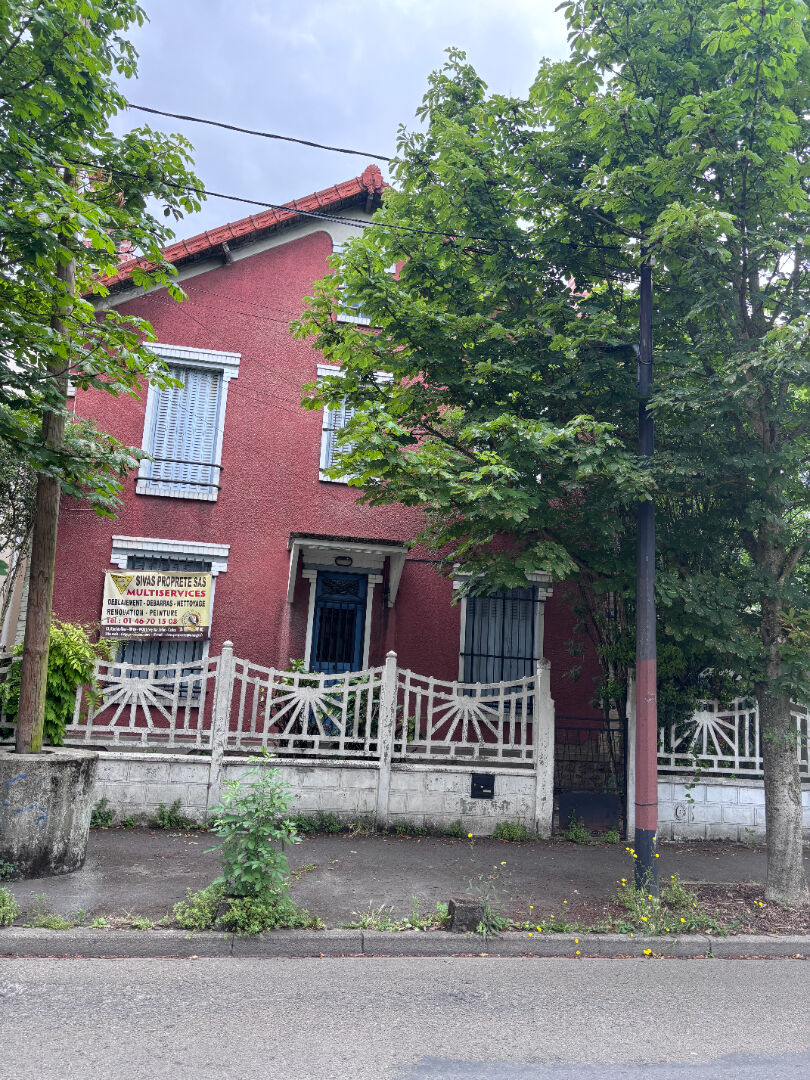 Exclusivité Guy Hoquet : Maison de ville avec extérieur et box à Montreuil
