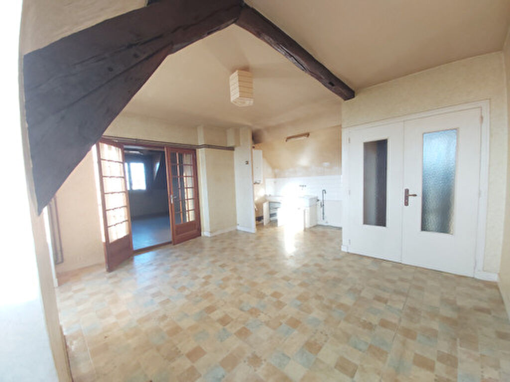 Appartement type T3 avec 2 parking et jardinet.