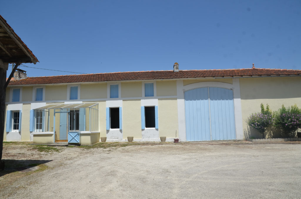 Longère charentaise a 8 kms de Jonzac