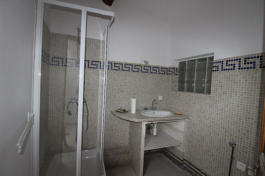 LOCATION : appartement T2 (37 m²) à CLARENSAC