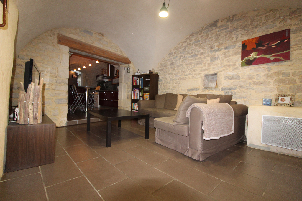 À vendre, maison d'une surface habitable de 103 m² à CALVISSON (30420).