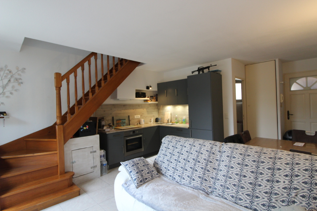 CAVEIRAC Petite maison avec extérieur