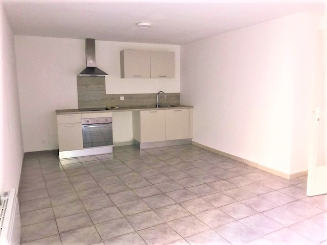 LOCATION d'un appartement de 3 pièces (73 m²) à CLARENSAC