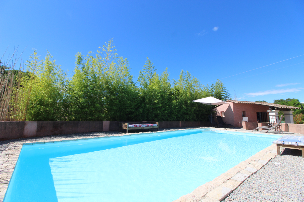 Villa plain pied 4 chambres avec piscine