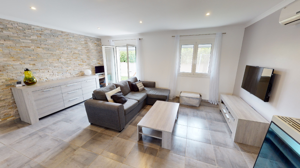 Maison de plain-pied 4 pièces  avec piscine à Uchaud