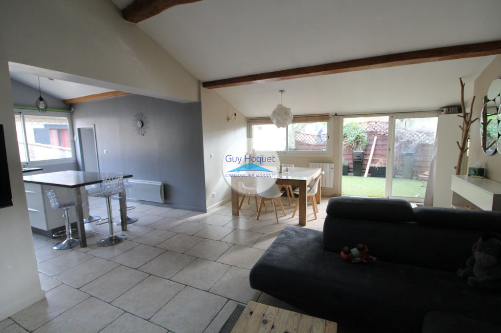 Maison de village au centre de Bernis