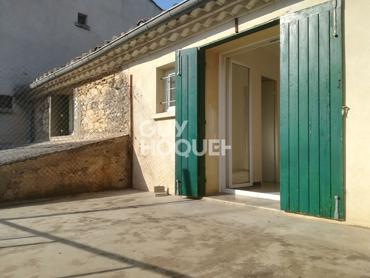 Maison de village avec terrasse et 2 garages