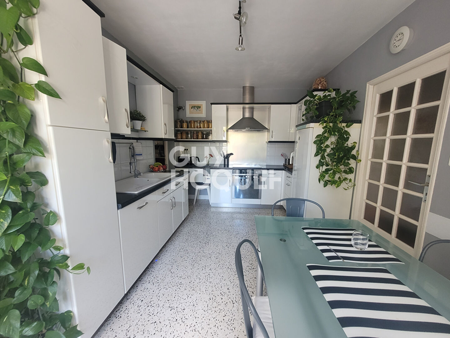 Maison spacieuse à vendre à MUS - 11 pièces et piscine !