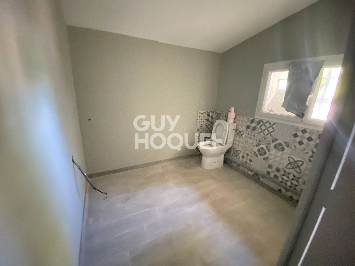 Local commercial Brignoles 1 pièce(s) 150 m2