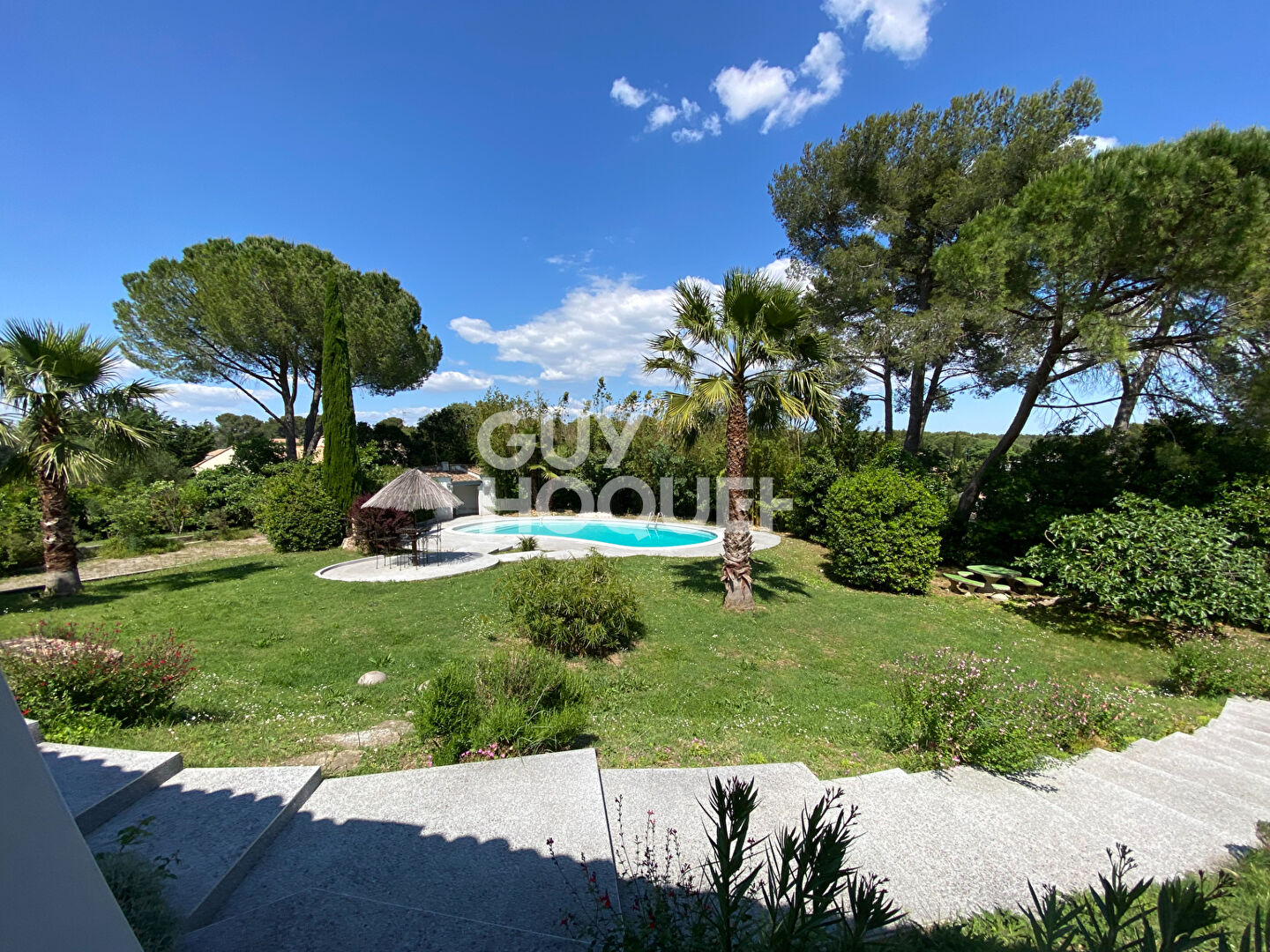 Maison de Prestige à Vendre à Langlade