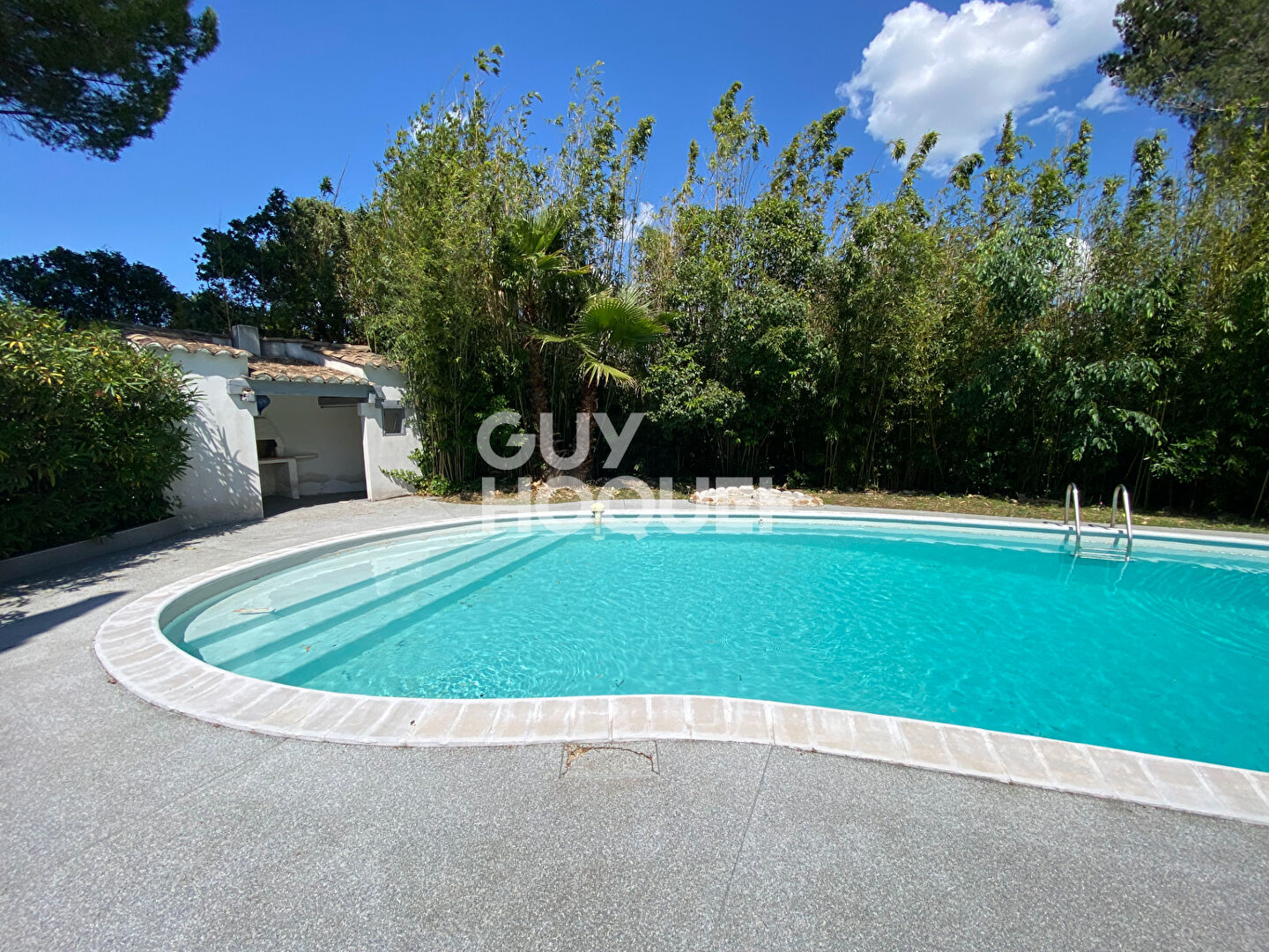 Maison de Prestige à Vendre à Langlade