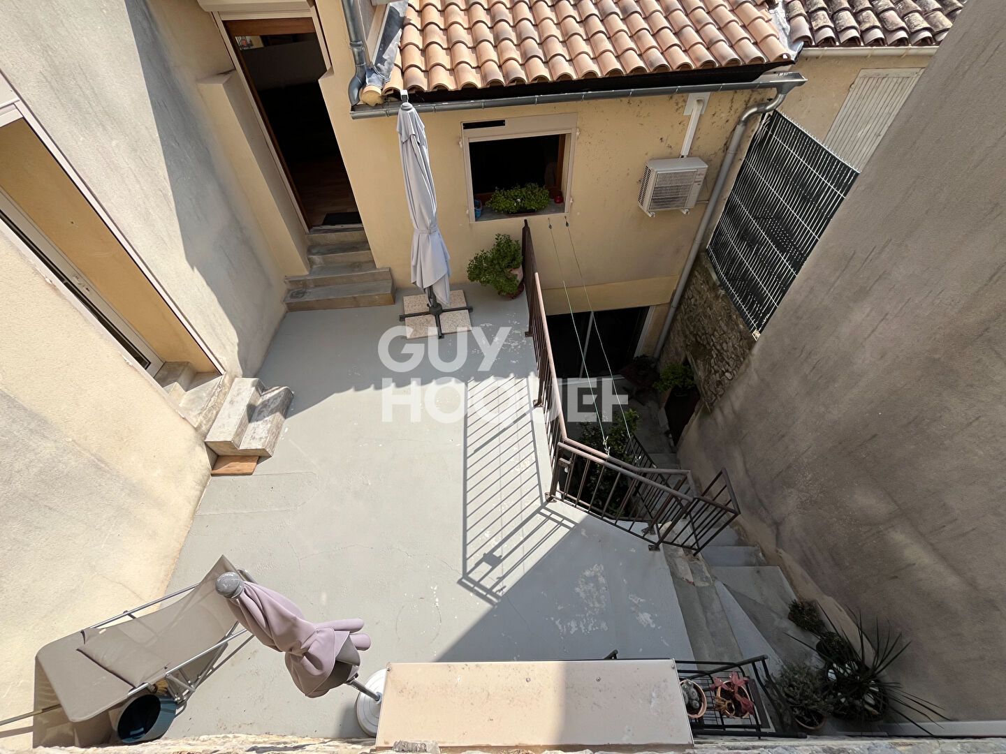Maison Clarensac  Garages Cour Terrasse et Dépendance