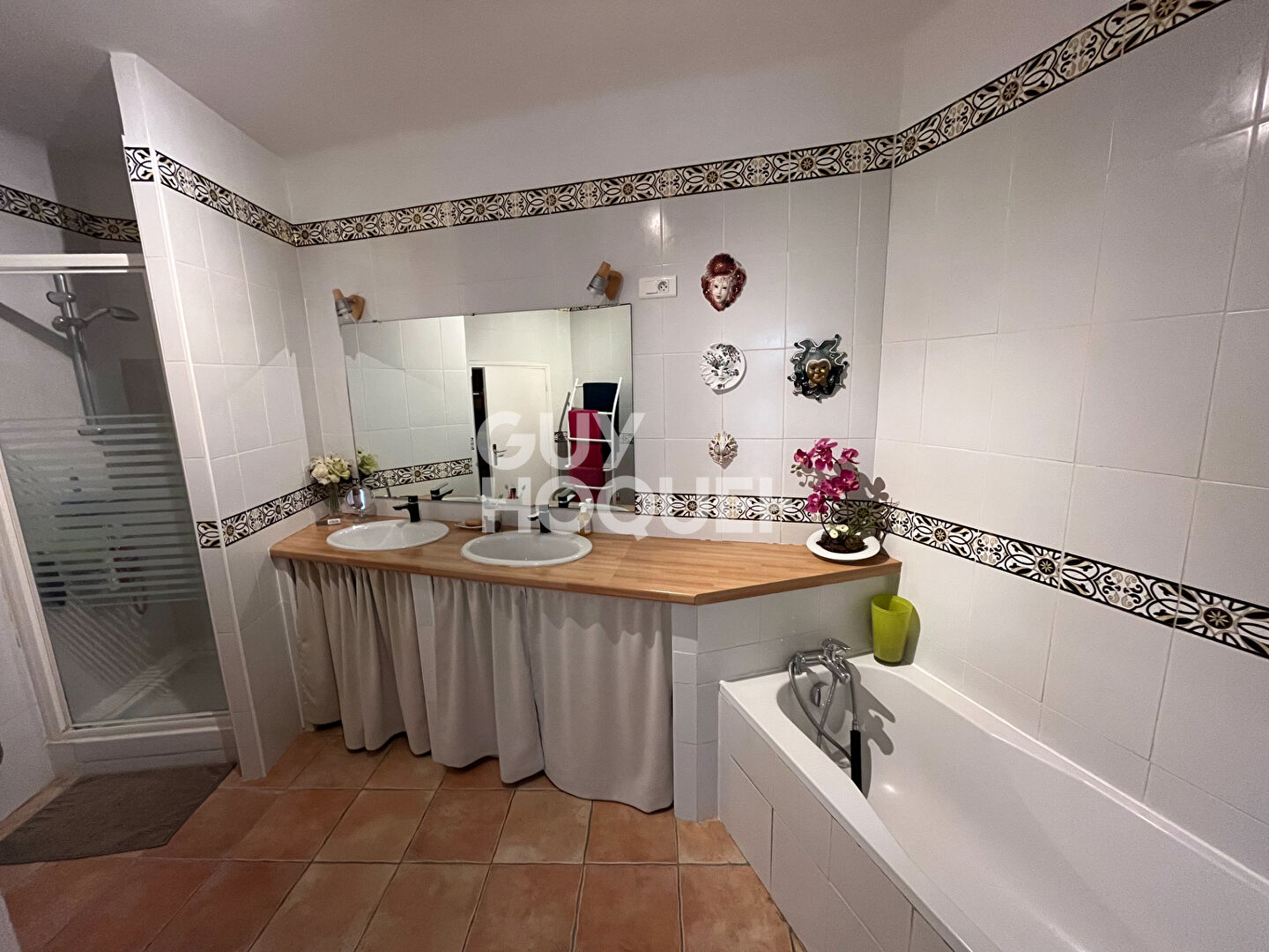 Maison Clarensac  Garages Cour Terrasse et Dépendance