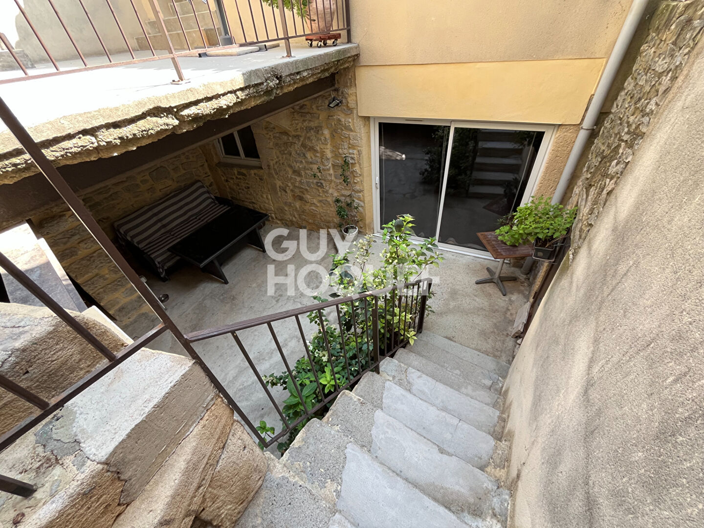 Maison Clarensac  Garages Cour Terrasse et Dépendance