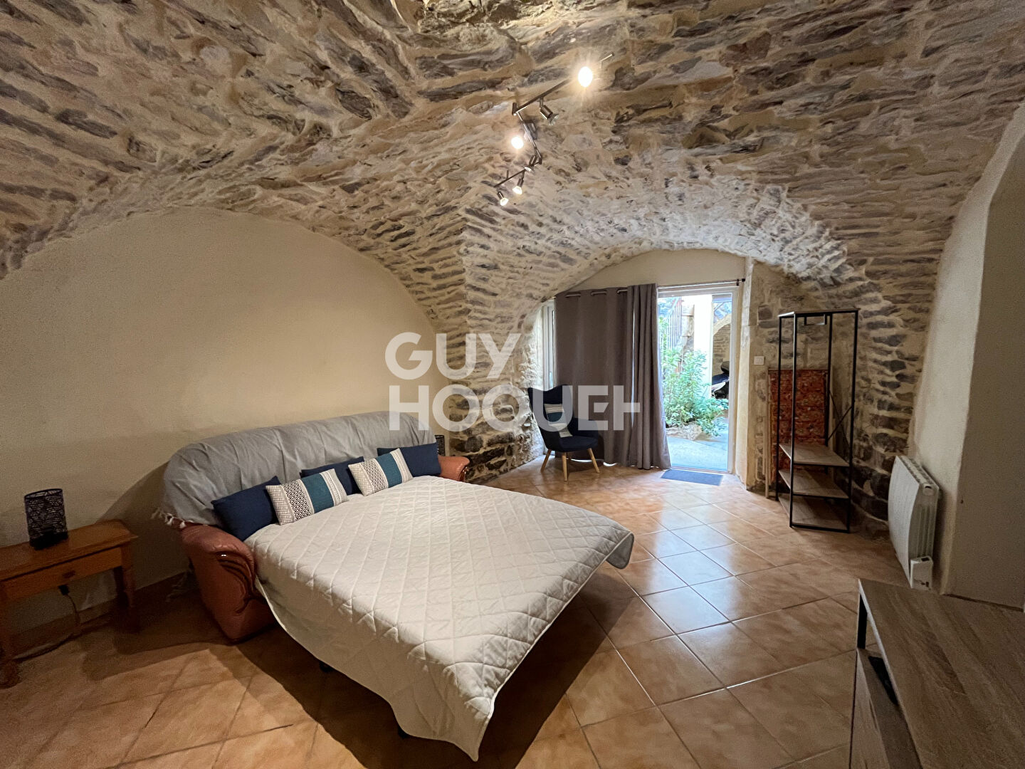 Maison Clarensac  Garages Cour Terrasse et Dépendance