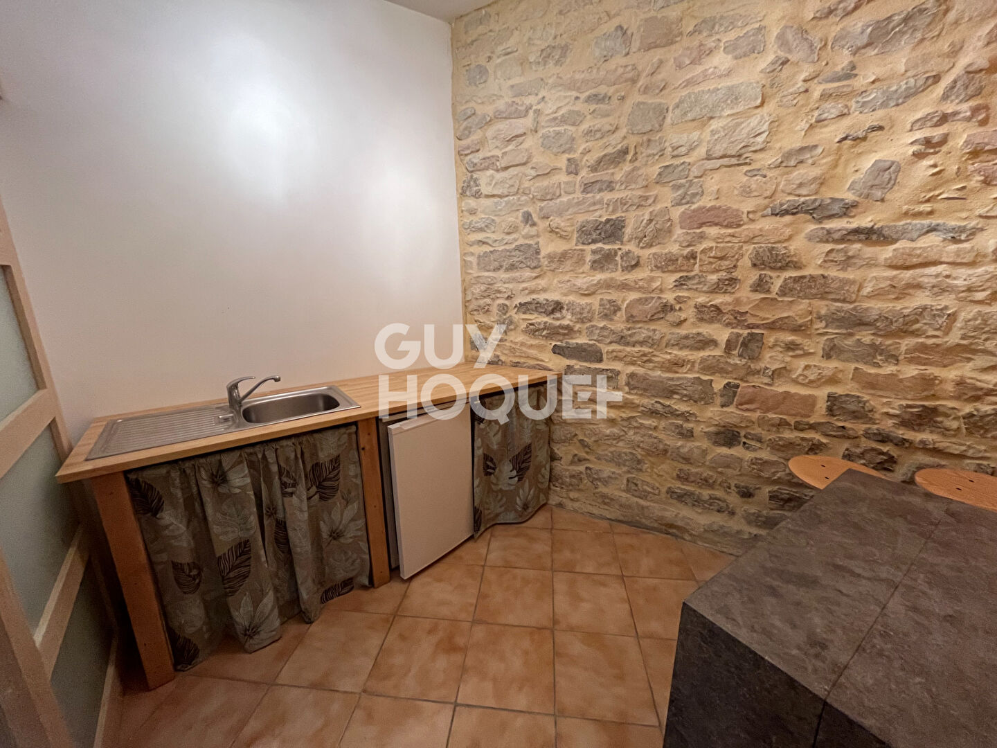 Maison Clarensac  Garages Cour Terrasse et Dépendance