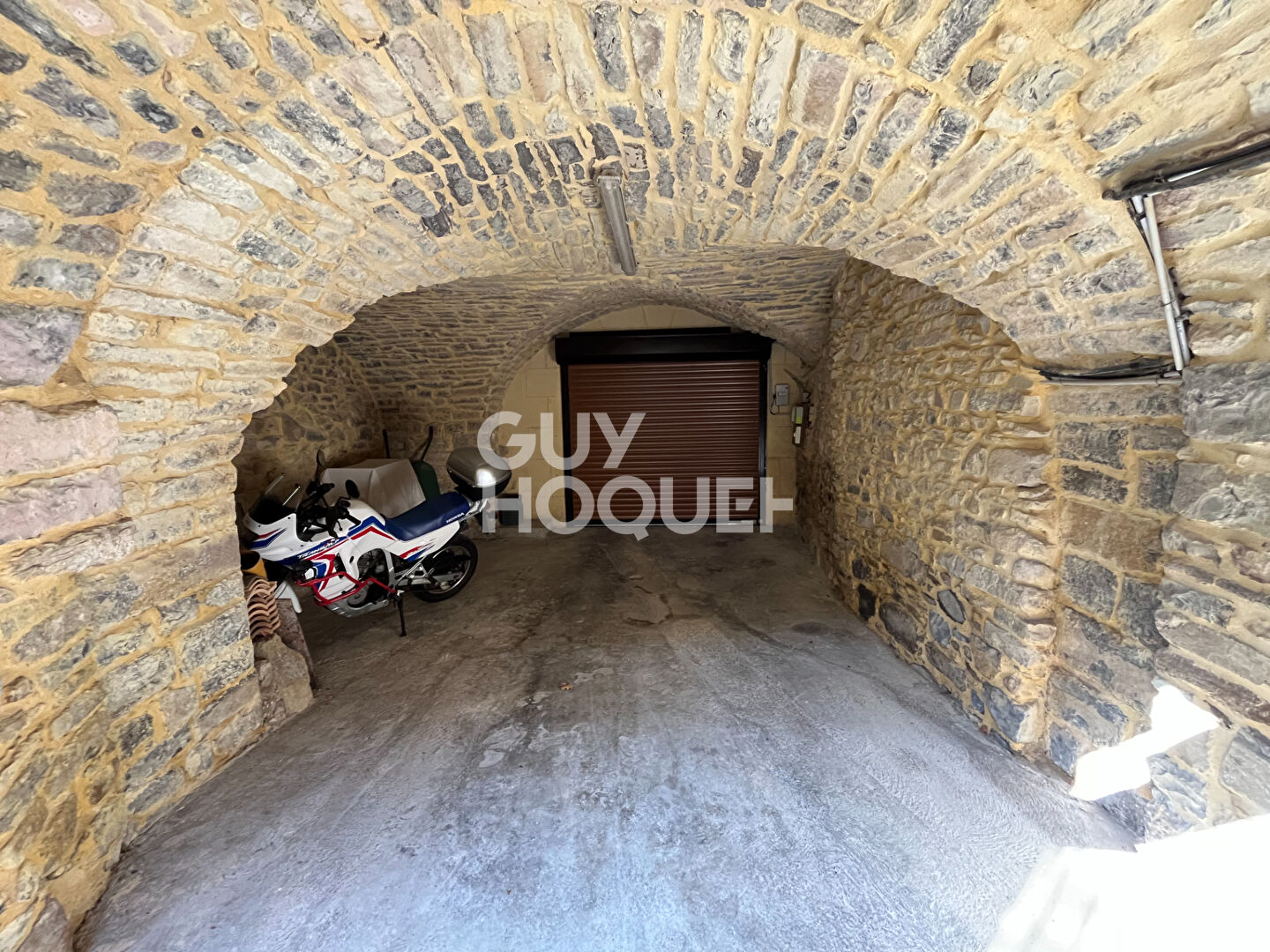 Maison Clarensac  Garages Cour Terrasse et Dépendance