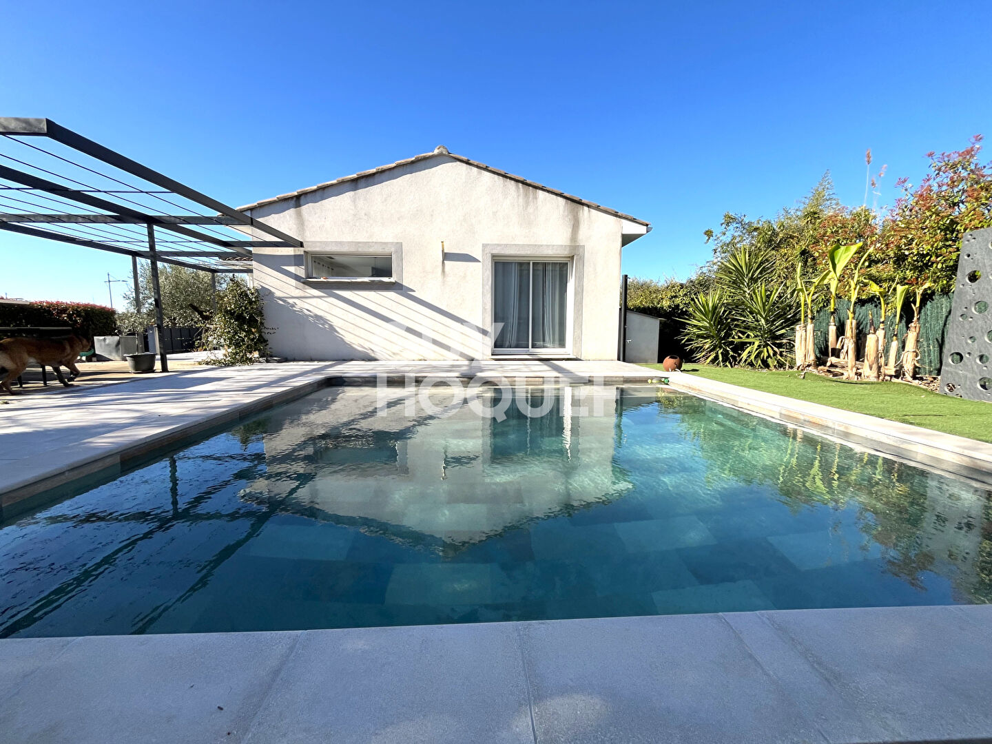 MAISON PLAIN PIED JARDIN PISCINE