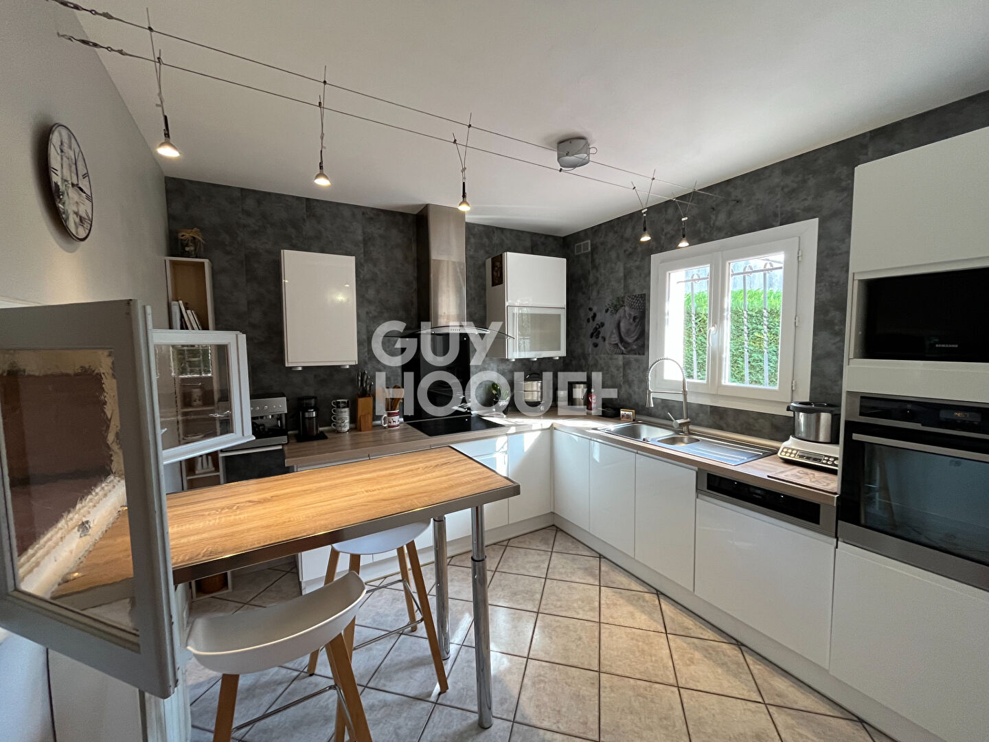 Maison CAVEIRAC avec JARDIN PISCINE ET GRAND GARAGE