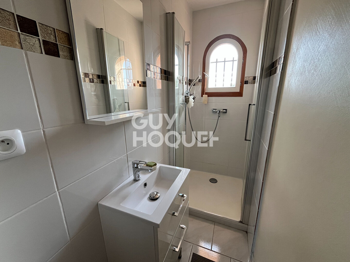 Maison CAVEIRAC avec JARDIN PISCINE ET GRAND GARAGE