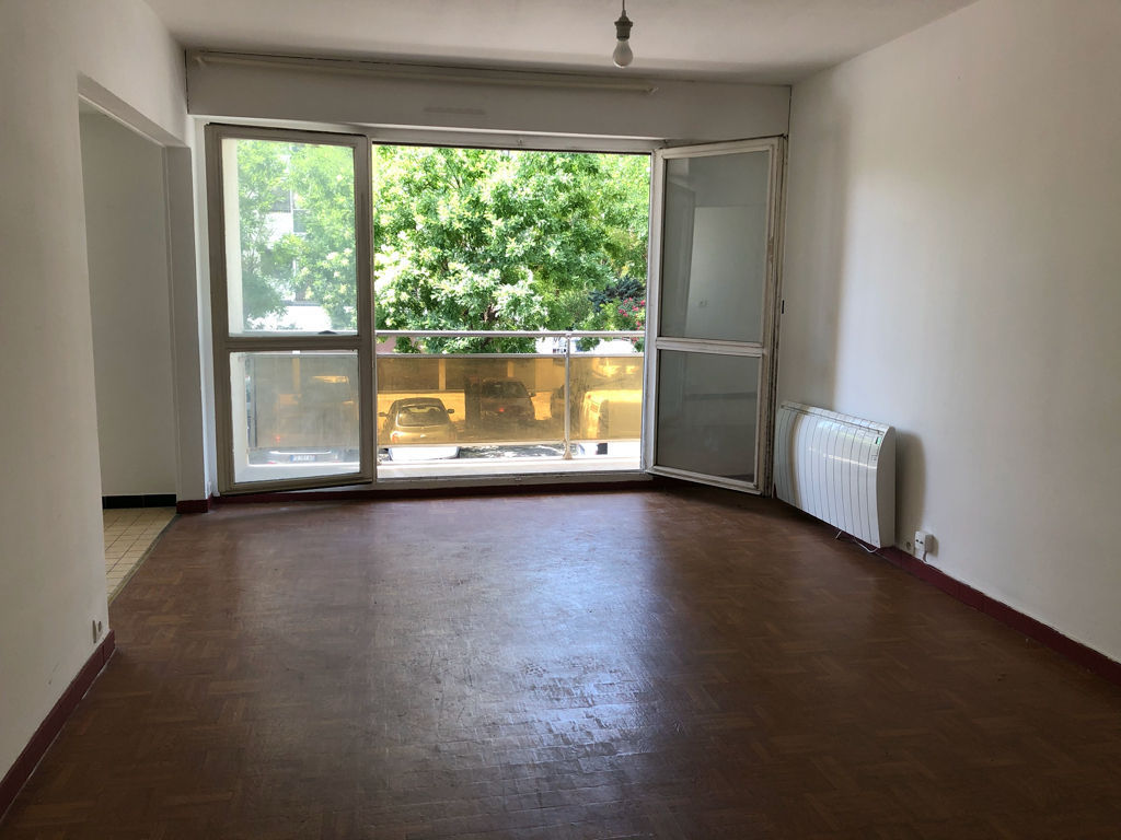 Grand studio de 41.4 m²  lumineux + Cave + parking