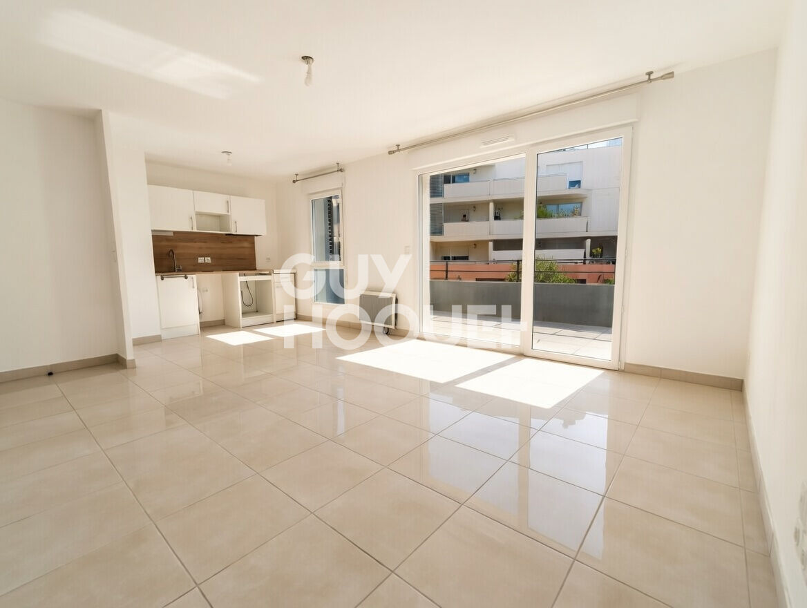 AU CALME ! 3 pièce(s) 64 m2  Proche école commerces + Grande Terrasse