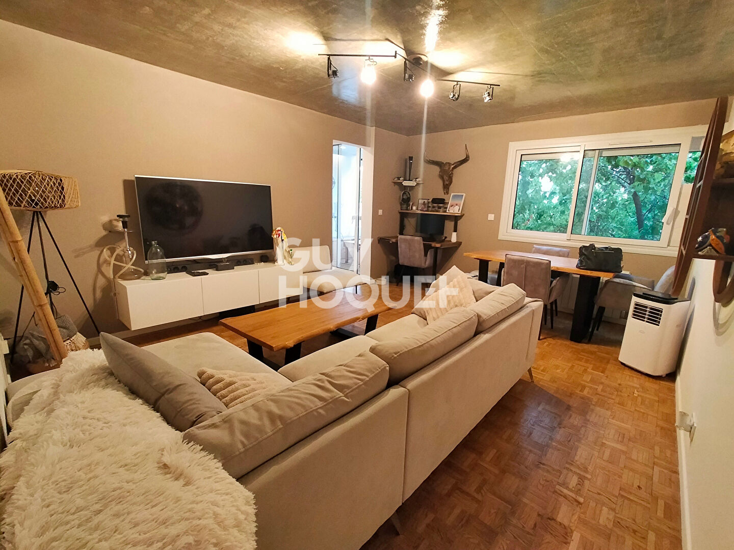 GRAND T2 55 m2 meublé + Terrasse + Cave + Parking