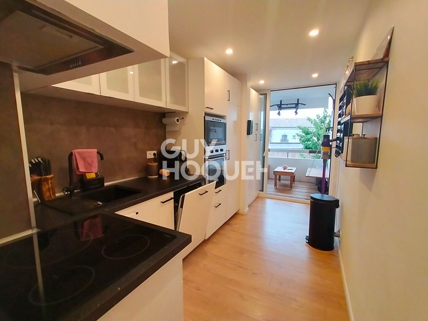 GRAND T2 55 m2 meublé + Terrasse + Cave + Parking