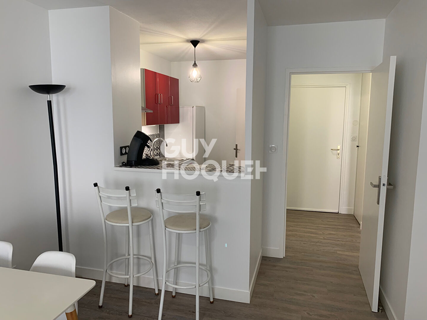 SUPERBE T2 MEUBLE 47 m2 + BOX + CAVE