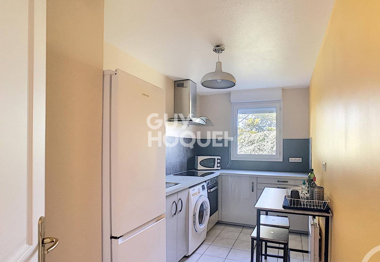 T2 meublé 45 m2 proche Hôpitaux Facultés : bail étudiant, mobilité