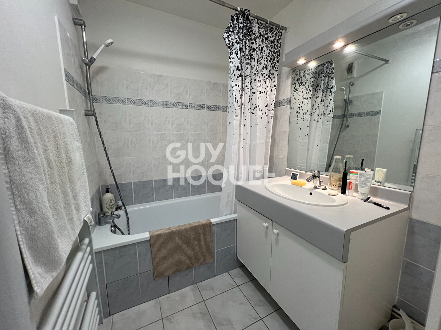 T2 meublé 45 m2 proche Hôpitaux Facultés : bail étudiant, mobilité