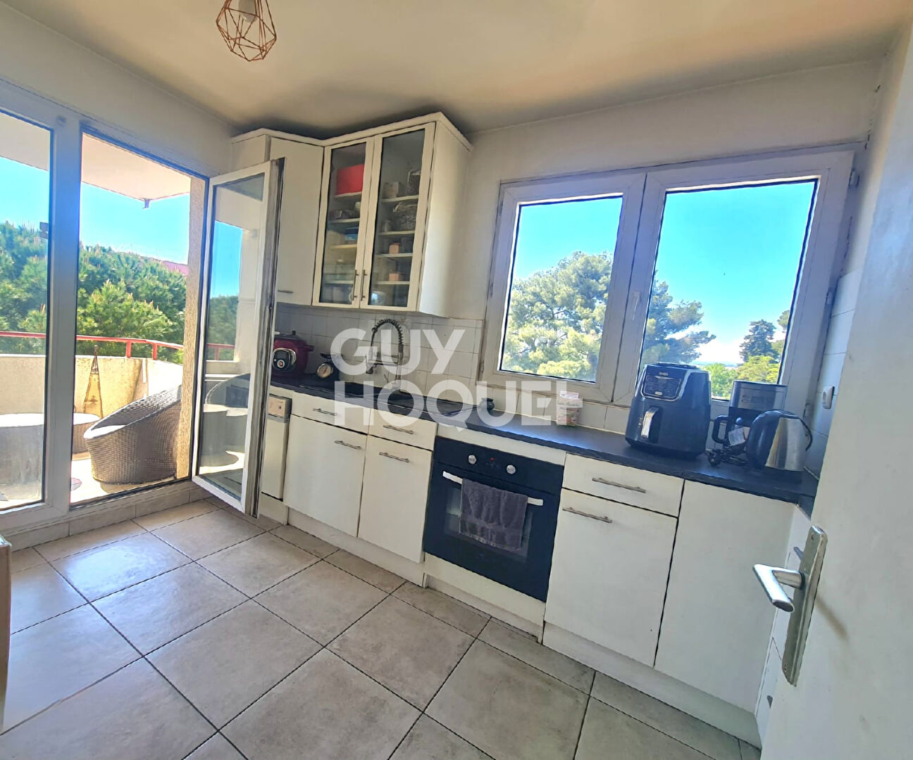 Appartement T4 avec terrasse, box fermé et parking privé