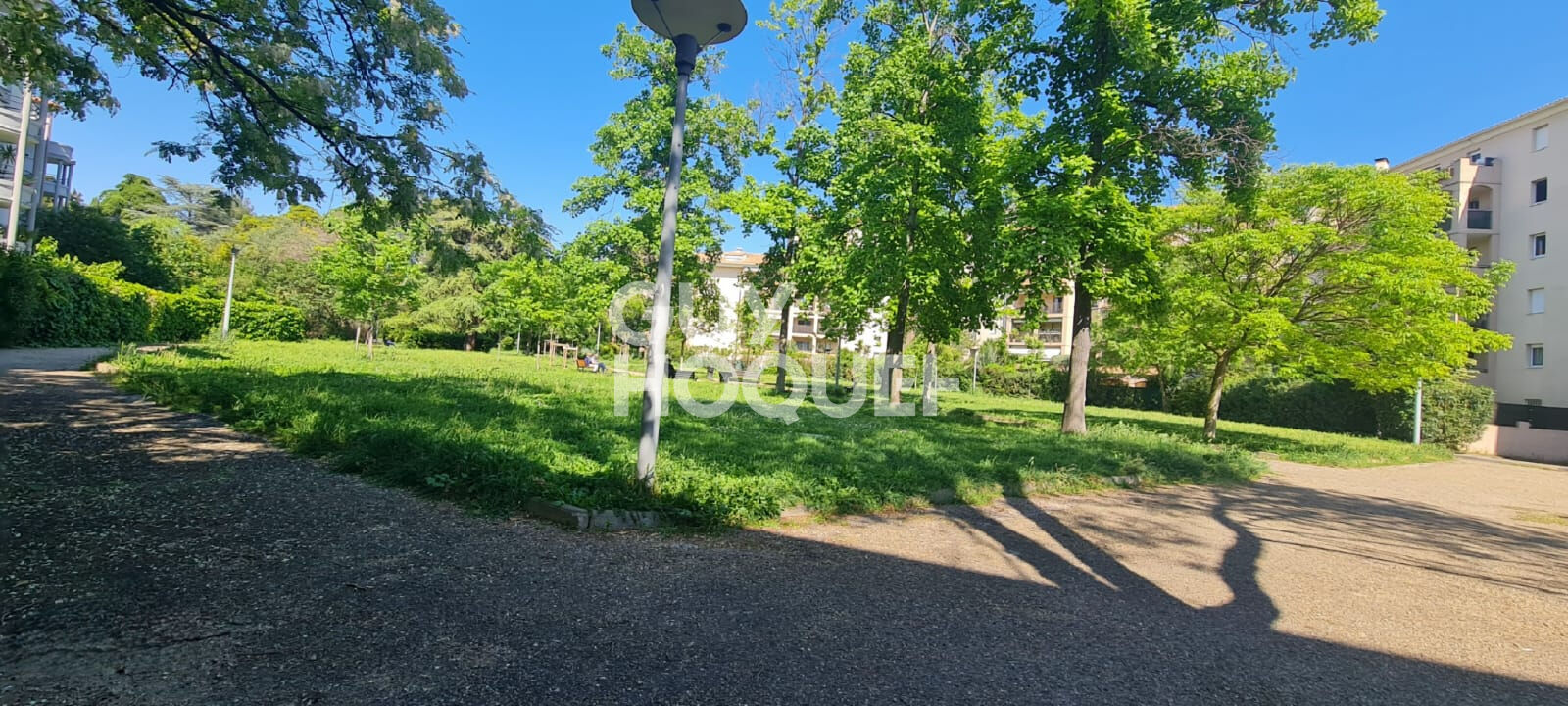 Appartement T4 avec terrasse, box fermé et parking privé