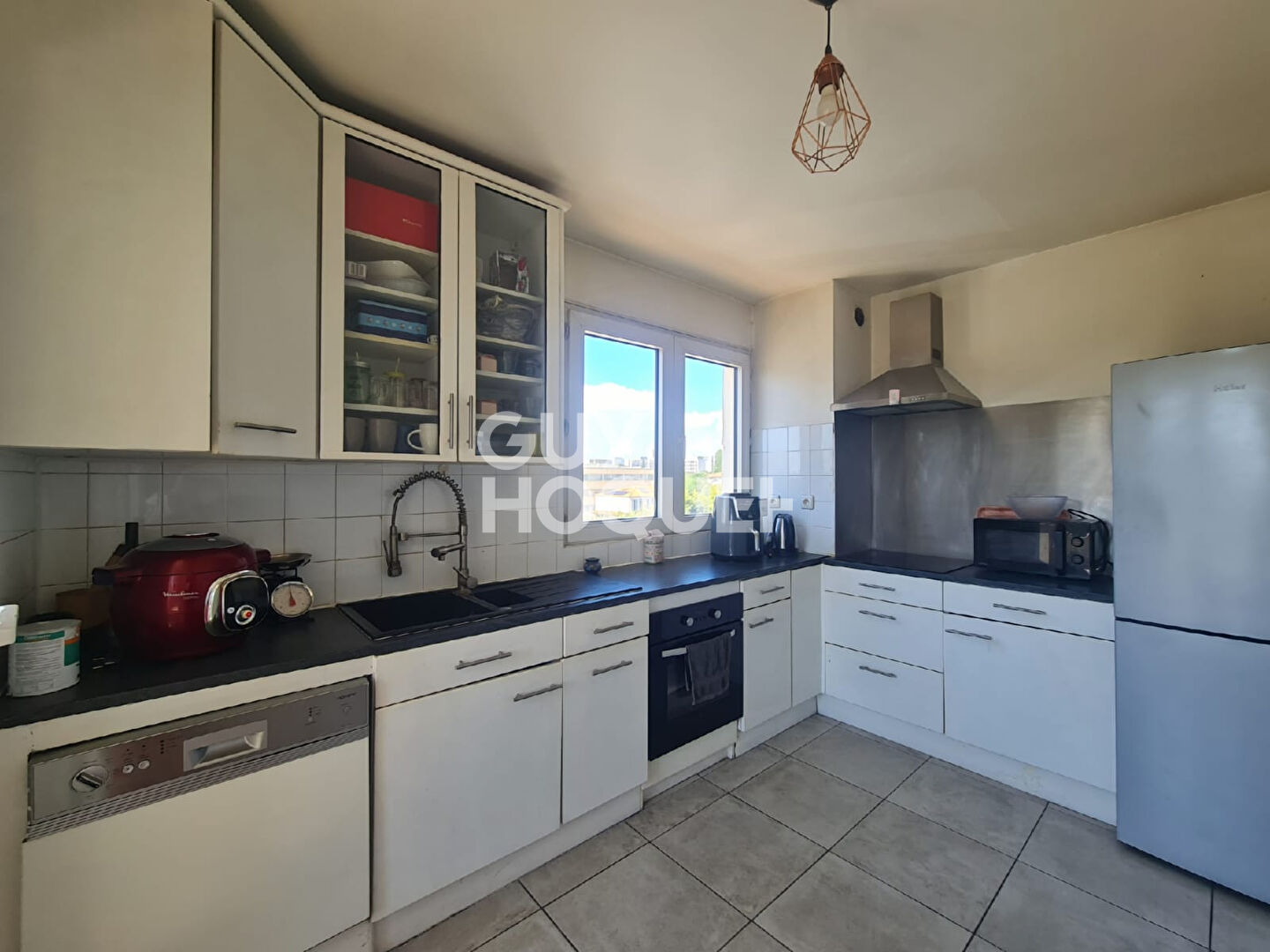 Appartement T4 avec terrasse, box fermé et parking privé